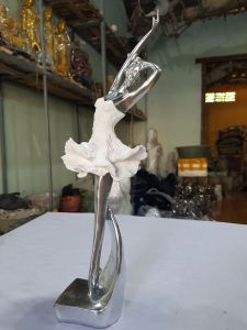 Tượng trang trí cô gái múa bale dùng trang trí phòng khách  phòng ngủ  quầy lễ tân  tủ kệ  cao 38cm