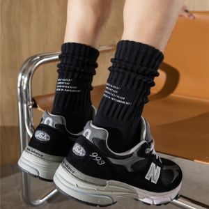 【Free Shipping】Thời Trang Thư Đơn Giản tất ống dài trung bình Cho Nam Nữ Mồ Hôi Hấp Thụ Thể Thao Giản Dị Vớ Cotton
