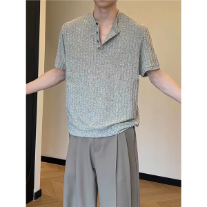 Slimming Polo-style T-shirt