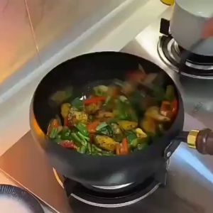 กระทะเหล็ก กระทะเหล็กเผา 24 cm.เคลือบน้ำมันธรรมชาติ กะทะเหล็กเผาไฟ ไม่เคลือบผิว กระทะเหล็กแท้ กระทะเหล็กเผาไฟ กระทะผัด กระทะทอด