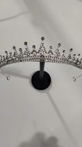 Tiara Mahkota Berlian Imitasi & Desain Elegan