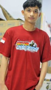 KAOS AKTOR JALANAN SIANG PENUH DEBU MALAM PENUH RINDU COTTON COMBED 24S (LEBIH TEBAL DARI 30S) ADEM NYAMAN DI PAKAI DAYA SERAP KERINGAT TINGGI