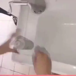 【ซื้อ 1 แถม 1】 ครีมอาบน้ำผิวขาว ครีมอาบน้ำโคลนภูเขาไฟ ให้ความชุ่มชื้น 300ml DEEP SEA MUD Body Wash