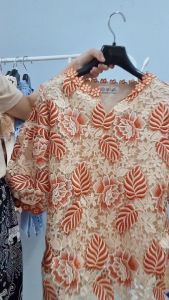 เสื้อลูกไม้ OKI38 ยี่ห้อ In Ka Oil เสื้อลายดอก เสื้อคนแก่ เสื้อคุณแม่