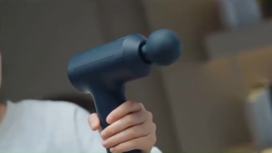 Xiaomi Mini Massage Gun Portable Fascia Gun 3 Massager Xiaomi เครื่องนวดไฟฟ้า ปืนนวดกล้ามเนื้อ ปืนนวด ปืนนวดสำหรับไหล่และกล้ามเนื้อ เครื่องนวดไร้สาย ปืนนวดกล้ามเนื้อ ปรับความแรงได้ 3 เกียร์