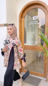 Atasan Batik Wanita & Pilihan Terbaik untuk Kantor