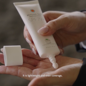 Crystal Tomato® Beyond Sun Protection | Lightweight Hydrating Sunscreen 50ml | SPF79+ PA++++ | UV Blue Light & Skin Barrier Protection