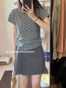 เสื้อยืดคอกลมลายจุดแขนสั้นทรงสลิมฟิตสำหรับผู้หญิงในช่วงฤดูร้อน เสื้อผ้าทำงานสไตล์เกาหลีสำหรับผู้หญิงวัย 18-24 ปี