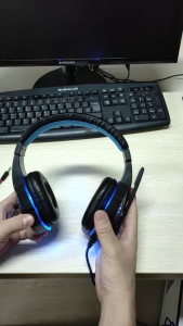  【เรือจากประเทศไทย】หูฟังเกมมิ่ง หูฟังเล่นเกม ชุดหูฟังเหมาะสำหรับเล่นเกม LED หูฟังสำหรับเล่นเกม 7.1 พร้อมพอร์ต USB หน่วยจับแบบไดนามิกขนาด พร้อมไมโครโฟน หูฟัง หูฟังสำหรับพีซี ชุดหูฟังสเตอริโอ