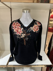 High-End Handmade Embroidered Woolen Knitwear Black Ethnic Flower Patterned Sweater for Middle-Aged Mothers Comfortable Fit