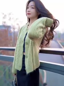 Áo Cardigan Knit Mùa Thu Đông Kiểu Mới Ngắn Lông Xù Thiết Kế Rộng