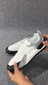 DILOOK S023 Sepatu Pria Putih Olahraga Sporty Shoes Sepatu Kulit Sneakers Cowok Casua Sepatu