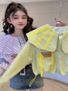 เสื้อเชิ้ตผู้หญิงสีชมพูและฟ้าลายทาง คอกลม 2 ชั้น ดีไซน์เก๋ไก๋ ลดอายุ แฟชั่นฤดูใบไม้ผลิ 2024 ชุดทำงาน