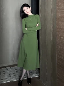 Váy Dài Tay Màu Xanh Lá Cây Mùa Thu Đầu Tiên Cho Nữ Váy Chữ a Đa Năng Thời Trang Thoải Mái Phong Cách Mới 2025