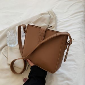 IELGY แฟชั่นความจุขนาดใหญ่ลำลองแมสเซ็นเจอร์สะพายไหล่เดียวเข้ากับทุกชุด