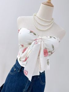 เสื้อกล้ามสายเดี่ยวพิมพ์ลายดอกไม้สไตล์ย้อนยุคสำหรับผู้หญิง ฤดูร้อน 2025 แขนสั้น คอวี ผูกโบว์ แขนกุด ผ้าไนลอน ทรงเข้ารูป