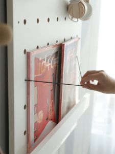 XIAOMUNOLIANGPIN | Elastic String Book Display Wall Shelf