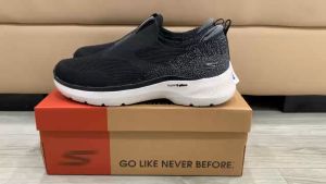 Giày chạy bộ Skechers Gowalk 6 gót muối tiêu cho nam màu đen đế trắng