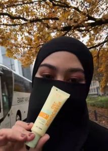 SR12 SUNSCREEN GEL SPF50 PA+++ DENGAN VITAMIN C COLLAGEN NO WHITECAST MELEMBABKAN MENCERAHKAN WAJAH HALAL AMAN BPOM