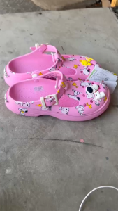 CROCS รองเท้าลำลองผู้ใหญ่ Classic Mary Jane Peanuts Pink
