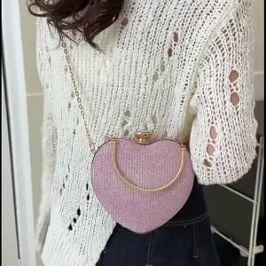 Evening Clutch Bag Women Bag Shiny Handbag Heart Shape Metal Clutches Bag Fashion Chain Shoulder Crossbody Bag Luxury Lady Purse