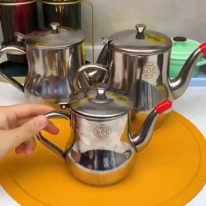 1.6L Stainless steel oil strainer pot oil container with strainer oil strainer bottle oil strainer for frying cooking oil container kettle kitchen oil filter tray oil filter pot stainless oil storage can oil storage tank oil storage keeper oil jug