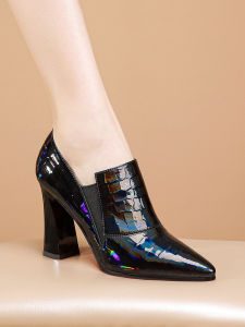 รองเท้าส้นสูงหัวแหลมแบบสวมหัวหนังสีดำ ทรงหัวแหลมสไตล์ฝรั่งเศส รองเท้าส้นสูงสำหรับผู้หญิงในฤดูใบไม้ผลิปี 2025