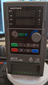 Biến tần KCLY EDK580 075kw 15kw 2.2kw 220 Điện Vào 1 Pha 220v Ra 3 Pha 220v Dùng Cho Motor 3 Pha Dòng Tải Nhẹ Đa Năng