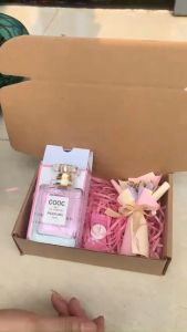 Quà tặng nữ gồm có nước cooc hương thơm dịu có bó hoa nhỏ xinh và khăn nén tiện lợi set quà tặng sinh nhật ngày kỷ niệm ngày lễ