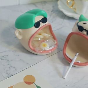 Gạt Tàn Thuốc Hình Anh Trai Miệng To Bằng Nhựa Trang Trí Phòng Khách Vui Nhộn Sáng Tạo