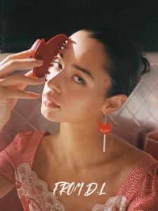 กิ๊บติดผมทรงฉลามสีดำและสีแดง Emijay Acetate กิ๊บติดผมแบบฝรั่งเศส สไตล์อินส์ เครื่องประดับผมแฟชั่น ราคาไม่เกิน 20 หยวน