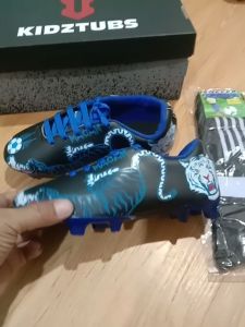 KIDZTUBS Sepatu Sepak Bola Anak Laki Laki Size 28 29 30 31 32 33 34 35 36 37 KDZ1651120424