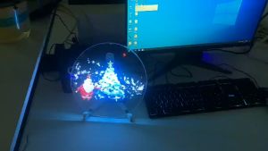 T25 3D โฆษณาบนเดสก์ท็อปพัดลมโปรเจค พร้อมฝากครอบป้องกันโทรศัพท์ WiFi แสดงภาพวิดีโอ