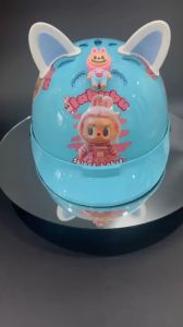 Mũ bảo hiểm cho bé Labubu Cabypara gắn sticker 3D chính hãng công ty Long Thanh đạt chuẩn an toàn giao thông