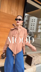 เสื้อดีไซน์โบว์ผูกคอสุดหรู ดีไซน์ชายหน้ายาวไล่ระดับสวยมาก ผ้าคอตตอนเนื้อดี พริ้ว ใส่สบาย ไม่ร้อน ทรงโอเวอร์พรางหุ่นได้ดี แมทช์กับยีนส์หรือกระโปรงก็ขึ้นมาก ต้องมี! 3สี : ขาว / ชมพู / เบจ ขนาด : อกฟรีไซส์ ด้านข้างยาว15" ด้านหน้ายาวสุด27" ด้านหลังยาว29"