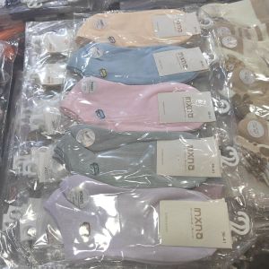 ถุงเท้าผู้หญิงคอสั้นคุ้มตาตุ่มลายน่ารักฟรีใส่แพ็คนึงมี10 คู่5คู่