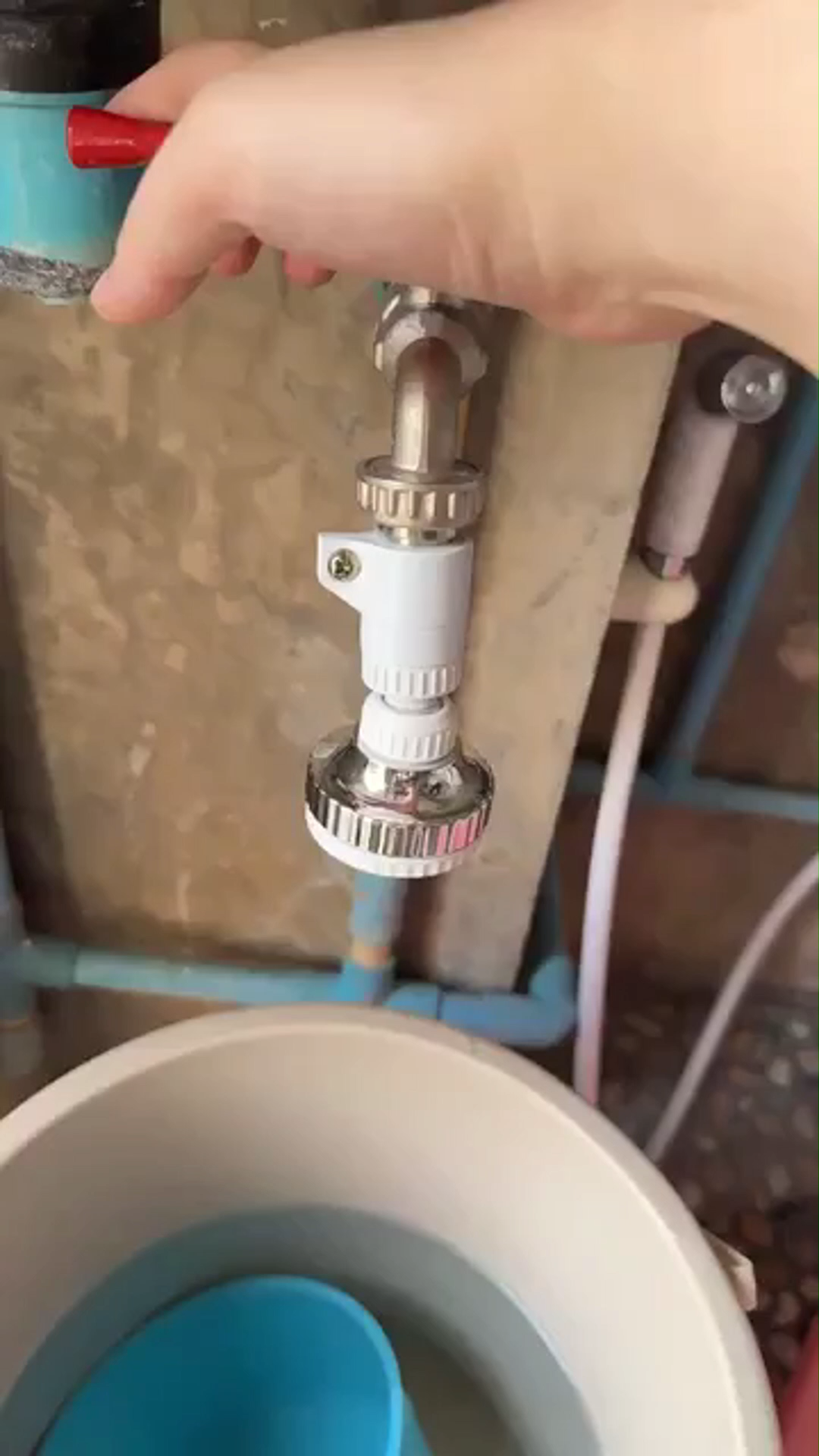 ก๊อกน้ำประหยัดน้ำ หัวฉีดตาข่ายกันน้ำกระเซ็น หมุนได้360 องศา ตัวต่อก๊อกน้ำสากลแบบหมุนได้สำหรับห้องครัว หัวจ่ายกันกระเซ็น