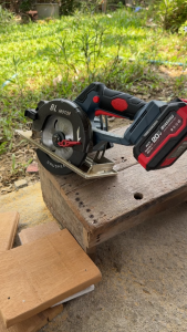 MASARU รุ่น SCSC-400 เลื่อยไฟฟ้าไร้สาย เลื่อยวงเดือนไร้สาย 5.5 นิ้ว 20V มอเตอร์บัสเลส ปรับความเร็วได้ 3ระดับ ตัดไม้ได้ไว เหมาะสำหรับงานช่าง DIY งานไม้