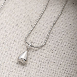 Minimalist Silver Snake Bone Chain Necklace Designer Simple Hanging Heart Layering Sweater Chain Fashion Jewelry Accessory