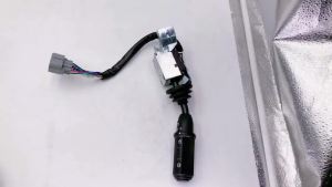 Công Tắc Kết Hợp Tiến Lùi Máy Xúc Đào JCB 70180297 Chất Liệu Nhựa Loại Lắp Đặt Khác Được Chứng Nhận ISO9001
