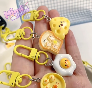 𐙚🧀 Móc khoá mini nhựa charm 3D gắn hộp bút túi xách bằng hình Phô mai Cheese Ốp la cute deal 1k