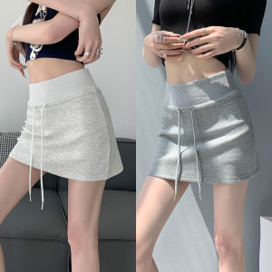 MiiOW | กระโปรงสั้นทรงเอเอวสูงสำหรับเล่นโยคะในช่วงฤดูร้อน สีเทา ทรงเอ กระโปรงสั้นผ้าโพลีเอสเตอร์ ทรงเอ กระโปรงสั้นสีพื้น