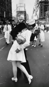 Sách - Cuốn theo chiều gió (bìa cứng)