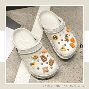 Zishop แนะนำ รองเท้าหัวโตแฟชั่น ทรงสวยน้ำหนักเบามีรูระบายอากาศอย่างดี กันลื่นแบบแน่นๆมีไซซ์ใหญ่ด้วยนะ มาซื้อกันด่วนเลยจ้าทุกคน