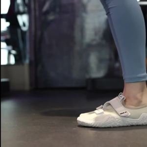 รองเท้าสควอชเดดลิฟต์ Goron Shark สำหรับฟิตเนสในร่ม รองเท้าฝึกซ้อมทั้งหมด รองเท้ายกน้ำหนักแบบไม่มีเท้า ระบายอากาศได้ ไม่ลื่น