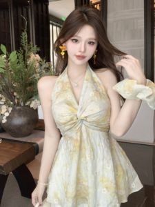 GUZILIAN | เสื้อกั๊กแขนกุดคอวีเปิดหลังสำหรับผู้หญิงในช่วงฤดูร้อน เสื้อคลุมกันหนาวแบบเกาะอกพิมพ์ลายเซ็กซี่ ทรงสลิมฟิต โพลีเอสเตอร์ 100%