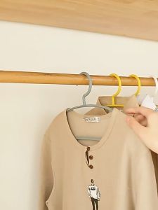 OnlineStore-e ไม้แขวนเสื้อพลาสติก ไม้แขวนเสื้อ 1แพ็ค มี 10 ชิ้น