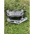 KALIPER BREMBO M432 ORIGINAL LENGKAP DENGAN BREKET DAN BAUTNYA. 