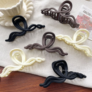 French Acrylic Hair Claw Womens New 2024 Summer High-End Feeling Shark Tail Hair Clip Stylish Hair Accessories Headwear