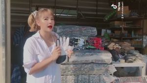 ถุงมือรับทุเรียนปอกทุเรียน หนาพิเศษ3ชั้น รุ่น AA006 (บรรจุ 6 คู่) ป้องกันบาดเจ็บจากหนามทุเรียน ทำจากหนังวัวแท้ สินค้าคละสี